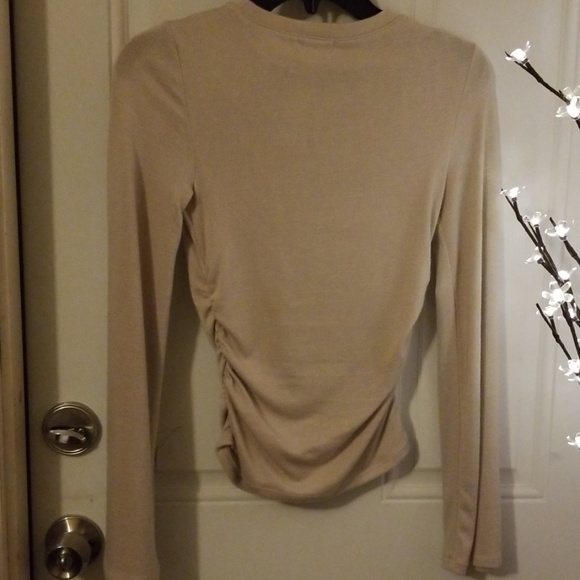 Beautiful blouse - Picture 3 of 3